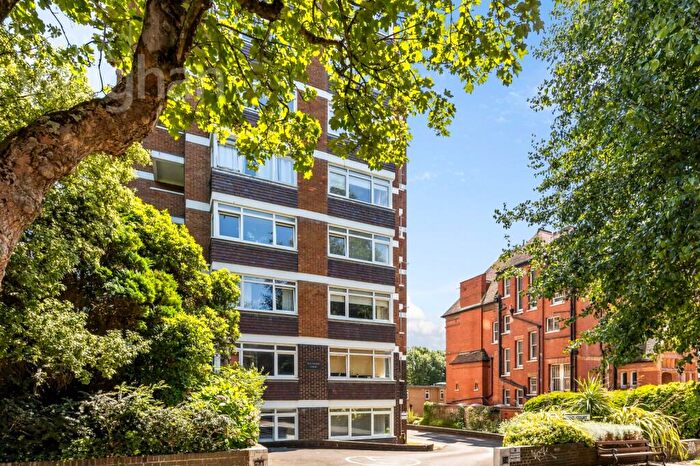 2 Bedroom Flat For Sale In The Drive, Hove, East Sussex, BN3