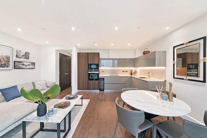 1 Bedroom Flat To Rent In Piazza Walk, London, E1