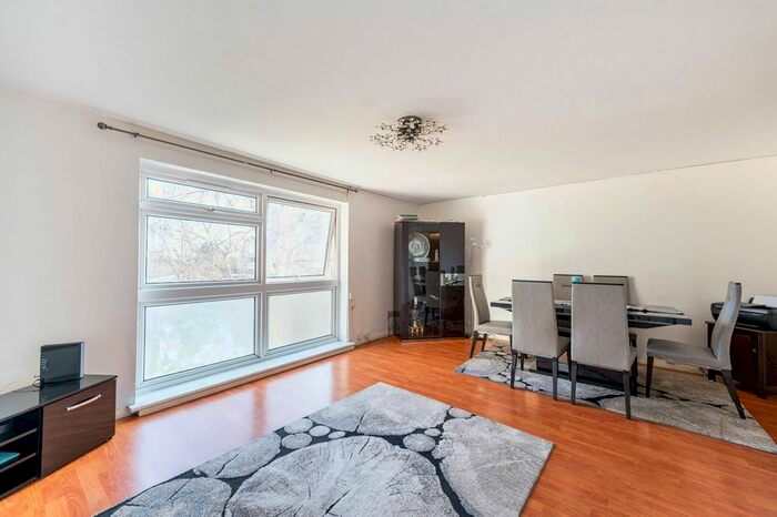 2 Bedroom Flat To Rent In Inglis Road, Ealing Common, London, W5