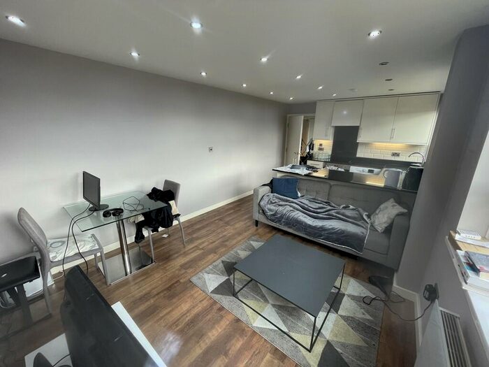 1 Bedroom Apartment To Rent In Kirkstall Gate, Leeds, LS5