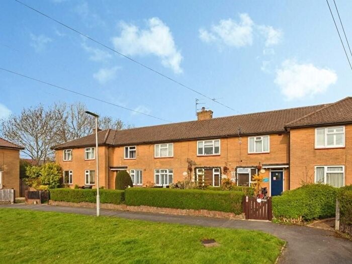 2 Bedroom Flat For Sale In Linton Avenue, Borehamwood, WD6