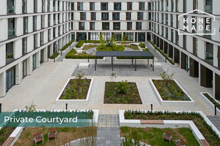 2 Bedroom Flat To Rent In Walton Court, KT12