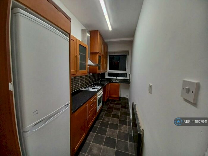 2 Bedroom Flat To Rent In Cranwich Road, London, N16