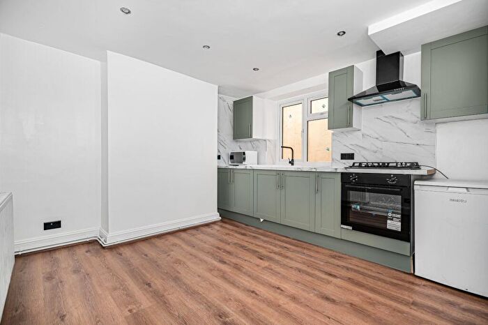 1 Bedroom Flat To Rent In Victoria Park Road, Victoria Park, E9