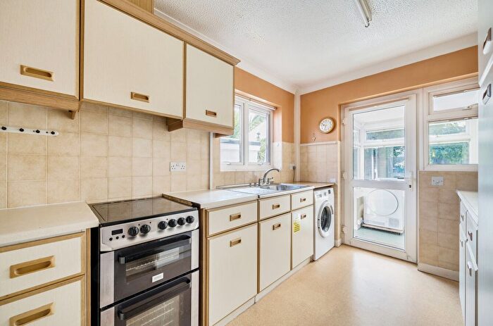 2 Bedroom Detached Bungalow For Sale In Roselands Drive, Paignton, Devon, TQ4