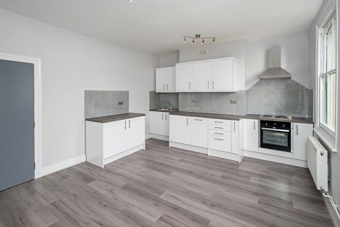 1 Bedroom Flat To Rent In Caedmon Road, London, N7