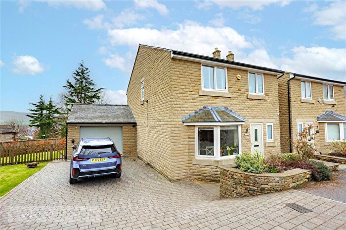 3 Bedroom Detached House For Sale In Heath Fold, Glossop, Derbyshire, SK13