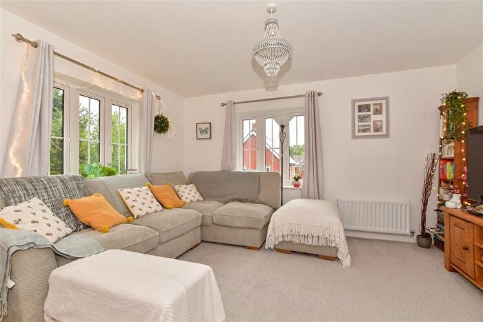 1 Bedroom Flat For Sale In Hewitts Road, Cranleigh, Surrey, GU6