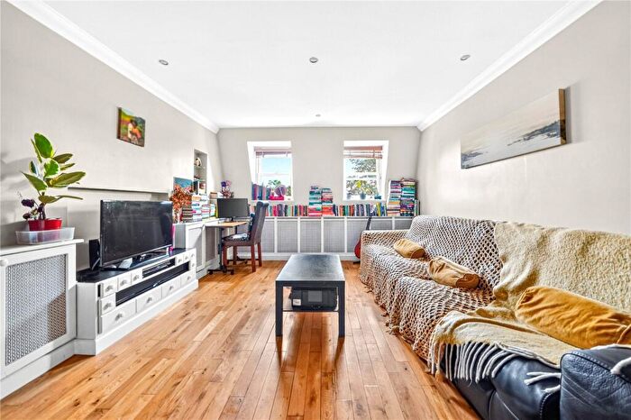 1 Bedroom Flat For Sale In Whipps Cross Road, Leytonstone, Waltham Forest, E11