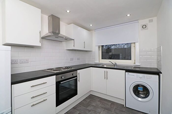 2 Bedroom Flat To Rent In Balunie Avenue, Dundee, DD4