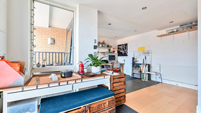 1 Bedroom Flat For Sale In Commercial Wharf, Kingsland Road, Kingsland Wharves, E8