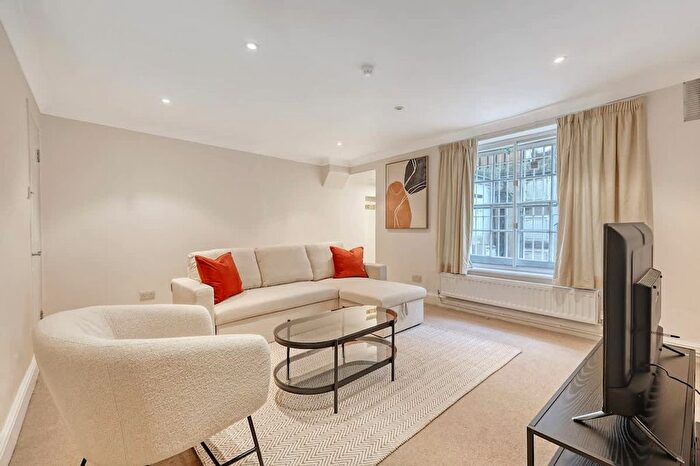 3 Bedroom Flat To Rent In Saint Pancras, WC1H