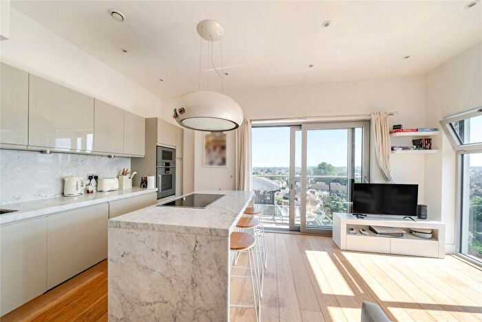 2 Bedroom Flat For Sale In Croydon Road, Beckenham, BR3
