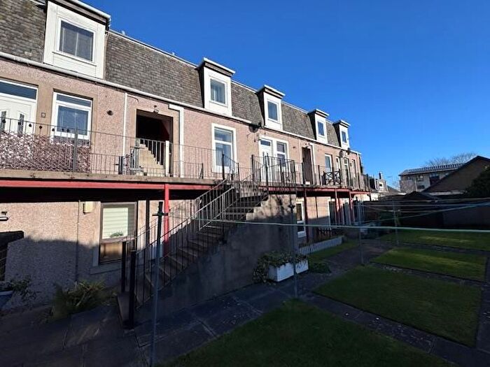 2 Bedroom Flat To Rent In Flat, Milton Street, Dundee, DD3