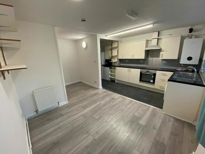 4 Bedroom House To Rent In Regency Place, Canterbury, CT1