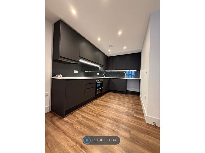 2 Bedroom Flat To Rent In Luton Road, Chatham, ME4