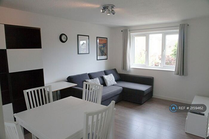 1 Bedroom Flat To Rent In Ringwood Gardens, London, E14