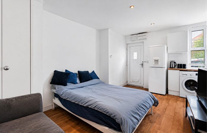 Studio For Sale In Framlingham Crescent, Mottingham, SE9
