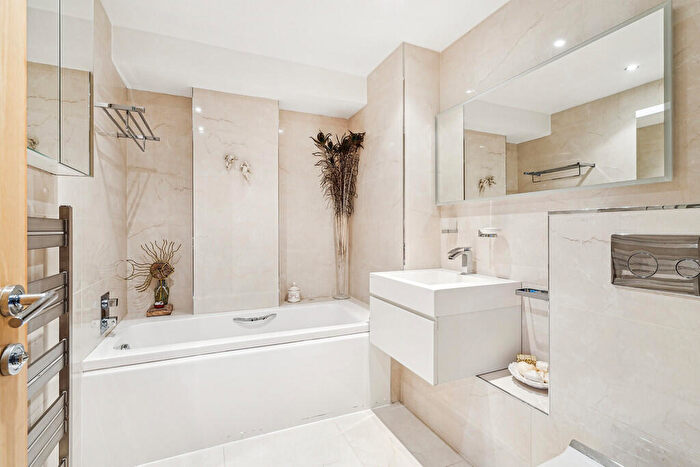 2 Bedroom Apartment To Rent In Prices Court, Battersea, SW11