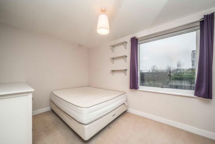 2 Bedroom Flat To Rent In Carney Place, London, SW9
