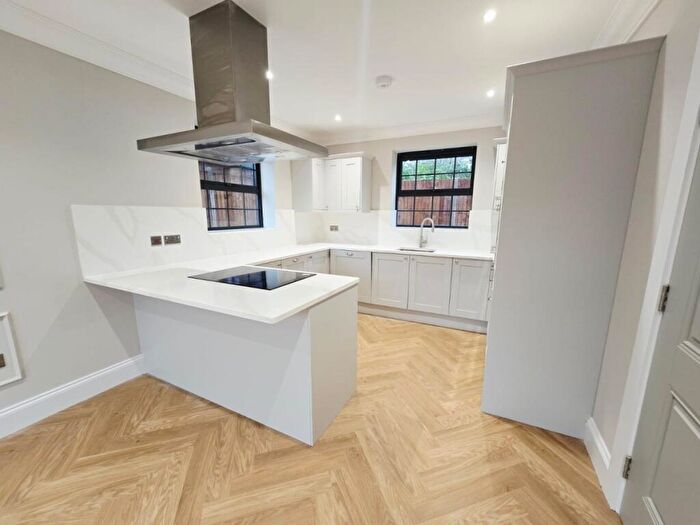 3 Bedroom Detached House For Sale In Barley Close, St Albans, AL4