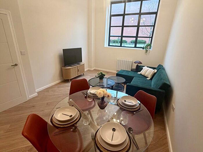 1 Bedroom Flat To Rent In Ringway House, ST1