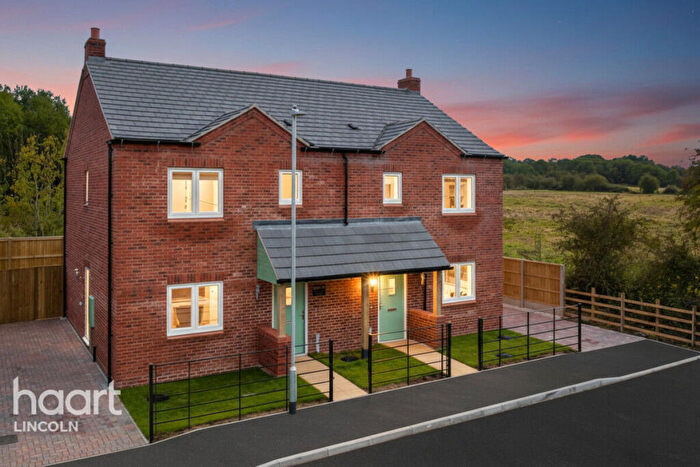 3 Bedroom Semi Detached House For Sale In Royal Meadow, Leadenham, LN5