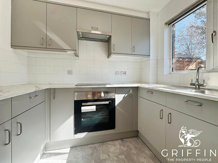 2 Bedroom Maisonette To Rent In Brevet Close, Purfleet-On-Thames, RM19