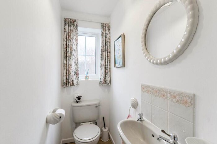 5 Bedroom Detached House For Sale In Muddiford Lane, Furzton, MK4 - Photo 8