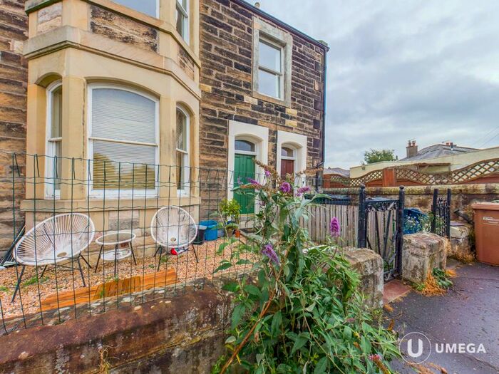 4 Bedroom Flat To Rent In Alderbank Terrace, Polwarth, Edinburgh, EH11