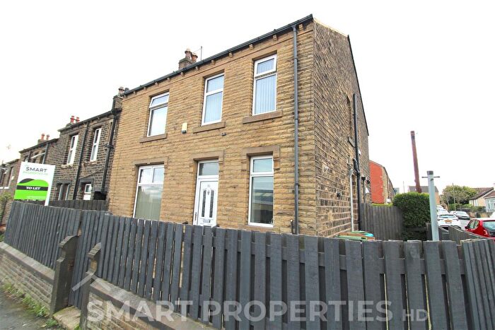 2 Bedroom Property To Rent In Blackmoorfoot Road, Crosland Moor, Huddersfield, HD4