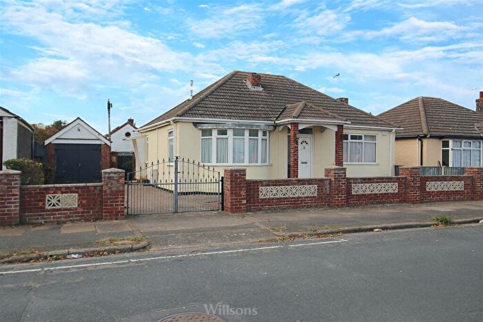 2 Bedroom Detached Bungalow For Sale In Kings Avenue, Skegness, PE25