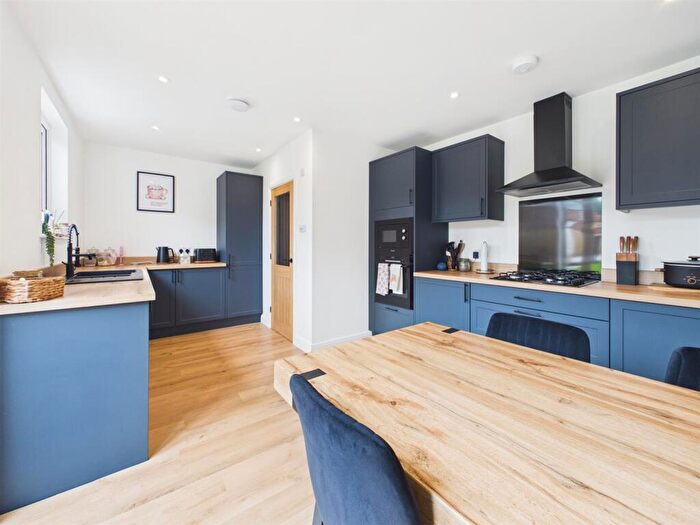 3 Bedroom Semi Detached House For Sale In Kitchener Avenue, Linden, Gloucester, GL1