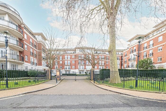 2 Bedroom Flat For Sale In Clevedon Road, Twickenham, TW1