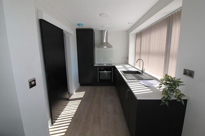 2 Bedroom Flat To Rent In Park Square, Pudsey, LS28