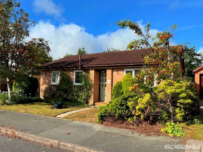 2 Bedroom Detached Bungalow To Rent In Laurelbanks, Heswall, Wirral, CH60