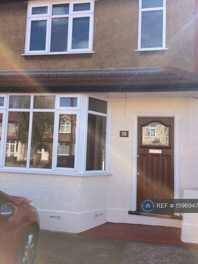 2 Bedroom Semi-Detached House To Rent In Jubilee Avenue, Romford, RM7