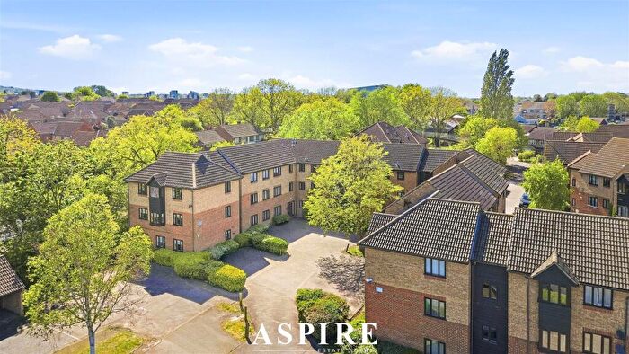 2 Bedroom Flat For Sale In Copperfields, Basildon, SS15