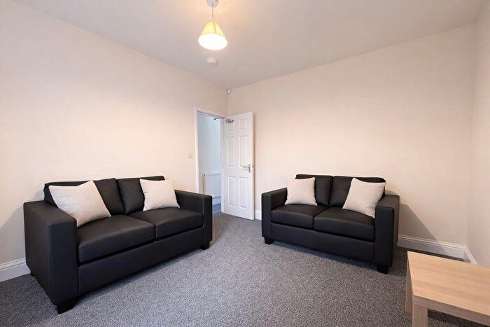 4 Bedroom House Of Multiple Occupation To Rent In Rothesay Avenue, Nottingham, NG7