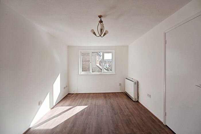 1 Bedroom Flat For Sale In Waverley Road, Walthamstow, E17