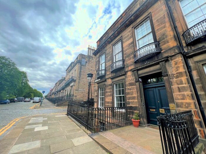 3 Bedroom Flat To Rent In Carlton Terrace, Calton Hill, Edinburgh, EH7