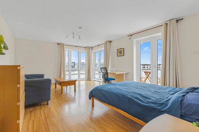 2 Bedroom Flat For Sale In St. Davids Square, Cubitt Town, E14