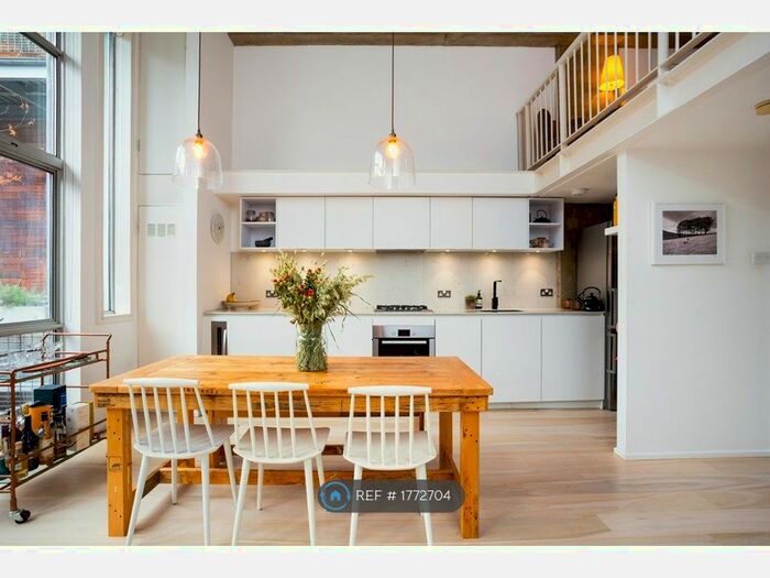 2 Bedroom Flat To Rent In Kings Wharf, London, E8