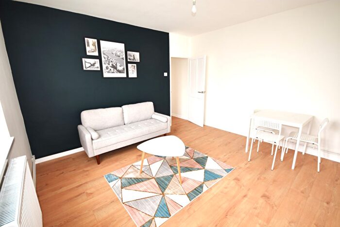 3 Bedroom Flat To Rent In Darling Row, Whitechapel, E1