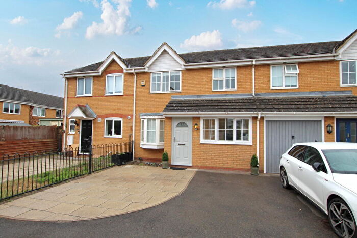 3 Bedroom Terraced House For Sale In Lindisfarne Close, Sandy, Bedfordshire, SG19