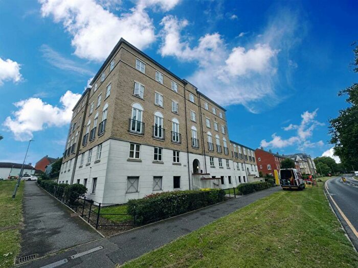 2 Bedroom Flat For Sale In Circular Road South, Colchester, CO2