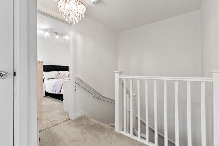 3 Bedroom Property For Sale In C Larence Crescent, Clydebank, G81