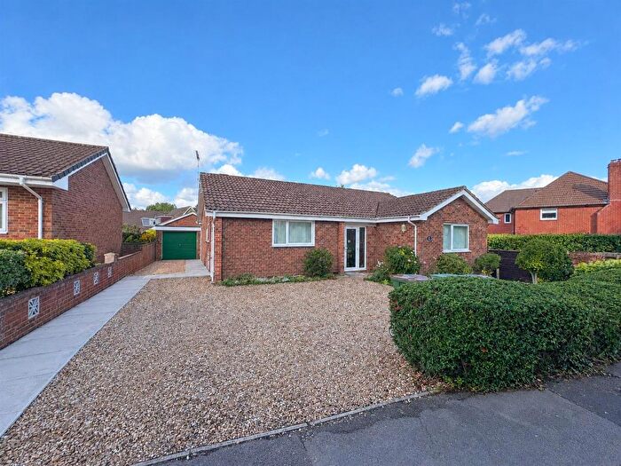 3 Bedroom Detached Bungalow For Sale In Hill Place, Bursledon, Southampton, SO31