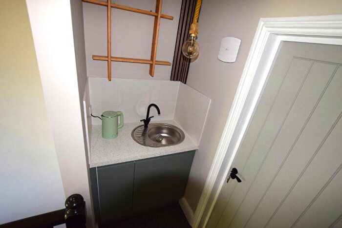 Studio To Rent In Watkin Terrace, Abington, Northampton, NN1