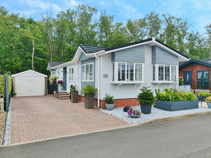2 Bedroom Park Home For Sale In Badgerwood, West Road, Wokingham, RG40